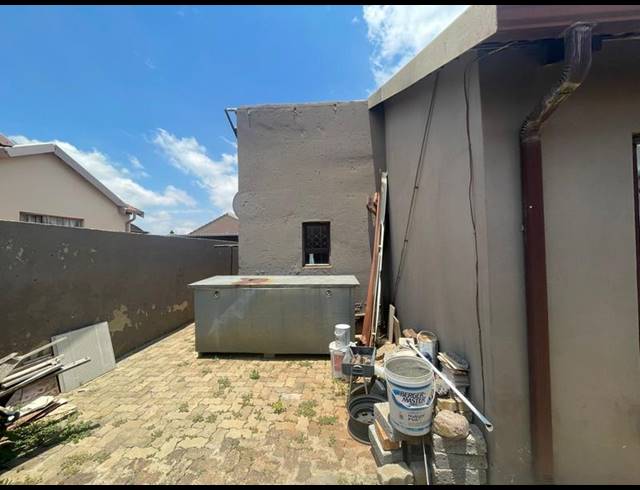 1 BEDROOM HOUSE FOR SALE IN PROTEA GLEN